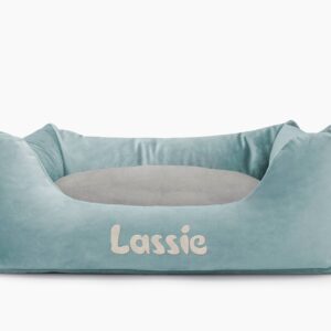 Cama para mascotas en color Agua con cojín Gris con bordado