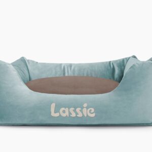 Cama para mascotas en color Agua con cojín Visón con bordado