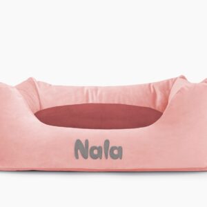 Cama para mascotas en color Rosa Palo con cojín Vino con bordado