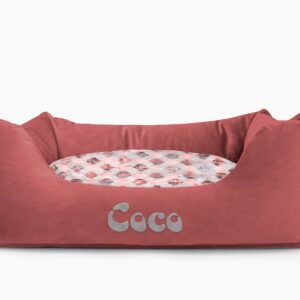Cama para mascotas en color Vino con cojín Rombos Rosa con bordado