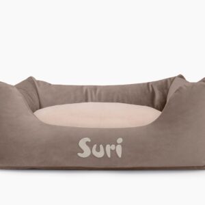 Cama para mascotas en color Visón con cojín Beige con bordado