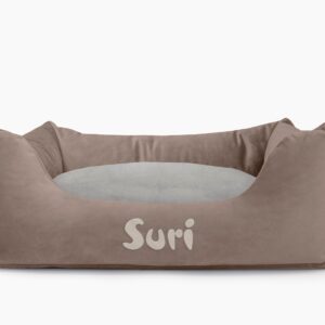 Cama para mascotas en color Visón con cojín Gris con bordado