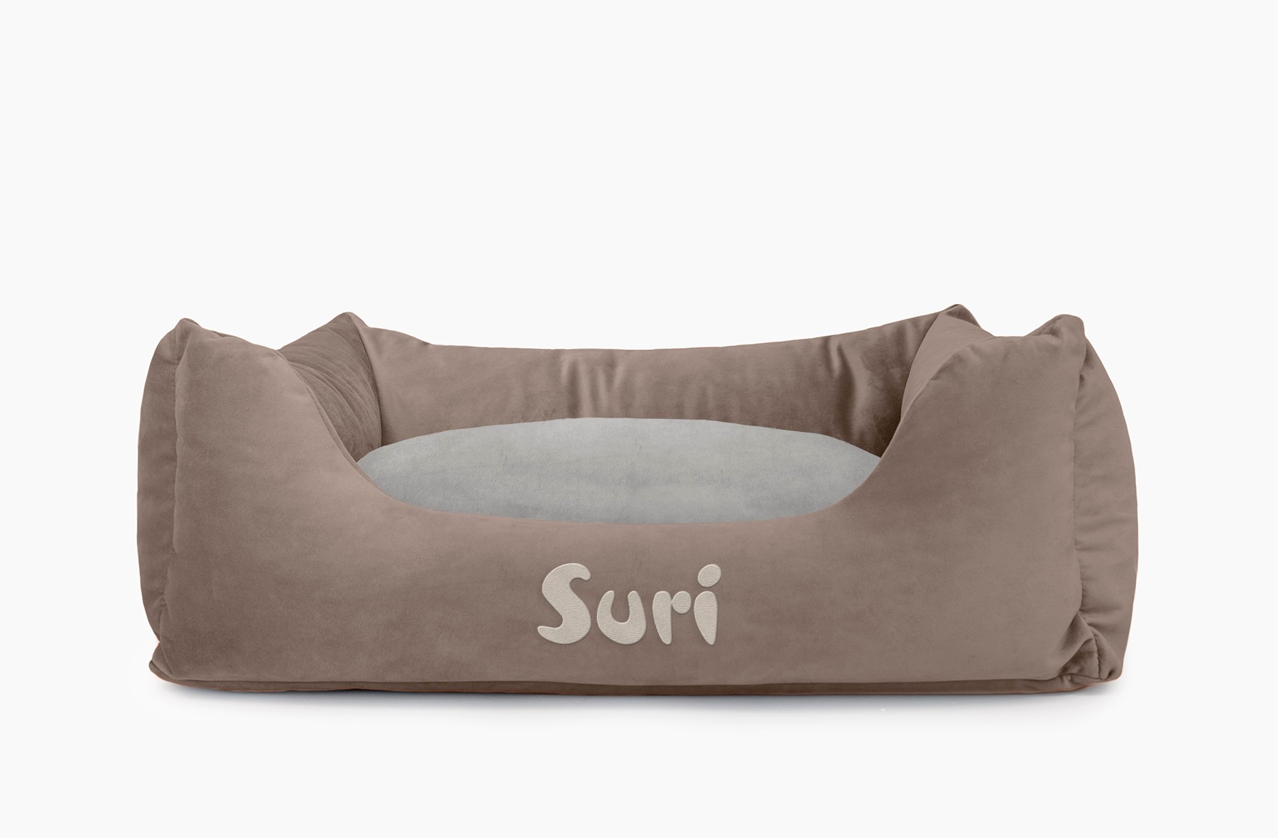 Cama para mascotas en color Visón con cojín Gris con bordado