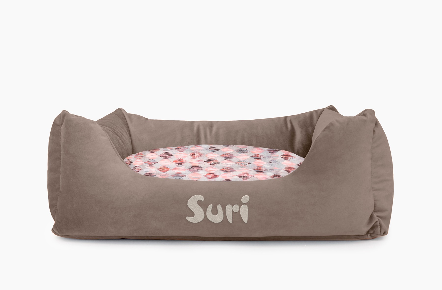 Cama para mascotas en color Visón con cojín Rombos Rosa con bordado